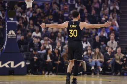 库里19+11巴特勒17分 勇士击败热火4连胜