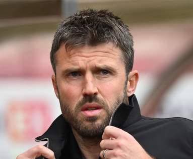 曼联宣布新帅人选：卡里克时隔四年回归，携四名助手签约半年