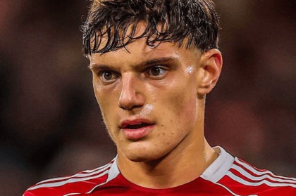 利物浦1亿欧签2大中卫，雅凯肩部重伤，莱奥尼仅踢了1场赛季报销