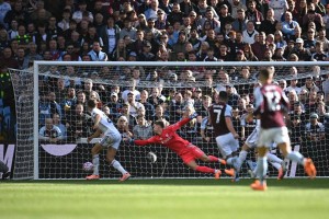 法甲神剧本:莫雷拉补时绝杀!帕尼切利9场8球难救主 法甲神剧本:莫雷拉补时绝杀!帕尼切利9场8球难救主