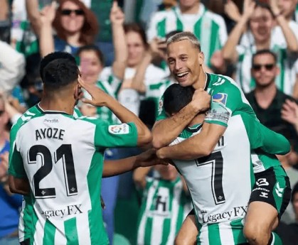 西甲保级生死战：巴伦西亚主场力克埃尔切，保级战意点燃梅斯塔利亚