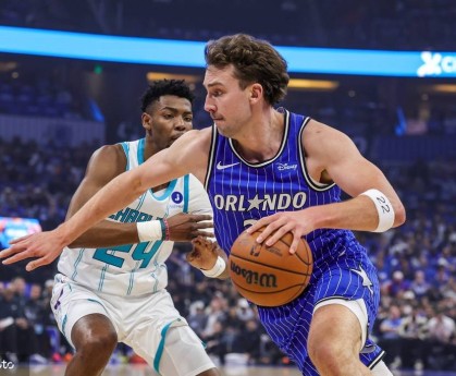 班凯罗25+5+6鲍尔23分 魔术大胜黄蜂晋级季后赛