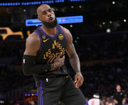 扛着球队走！詹姆斯：这个年纪还能打热爱的比赛很幸运