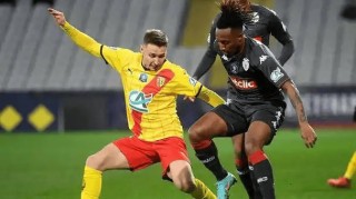 法甲焦点战：朗斯VS欧塞尔，榜眼与保级队的生死对决