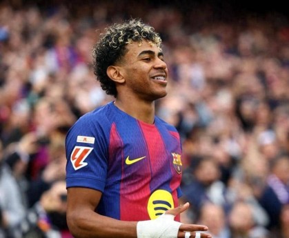 1:0！西甲争冠战，亚马尔破门+伤退，巴萨半场领先，有望九分领跑