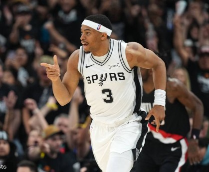 马刺队史第二人！凯尔登获最佳第六人 比肩吉诺比利