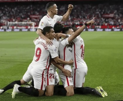 西甲争冠焦点！周日018巴萨VS塞维利亚，主场全胜王者复仇，残阵防线遇考验