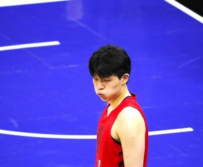 杨瀚森背靠背首发出战 23分钟15+9+5另有5失误5犯规