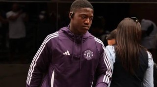 租借之路突遭曼联“拦截”！20岁梅努为世界杯的豪赌，遇上最糟时机