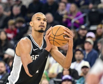 文班亚马26+13努尔基奇17+11+14 马刺大胜爵士