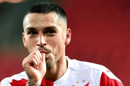 从意甲到中甲， 斯坦丘做出惊人决定， 球迷：这波操作看不懂！