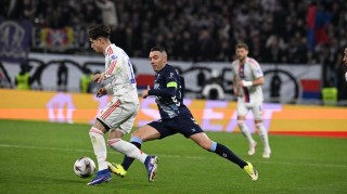 西甲第6强势逆袭，客场2-0击败法甲劲旅里昂，昂首挺进欧联杯八强