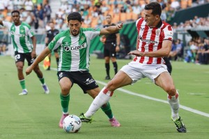 2-1，61岁巴尔韦德发威：率队掀翻贝蒂斯，豪取3连胜逼近西甲榜首