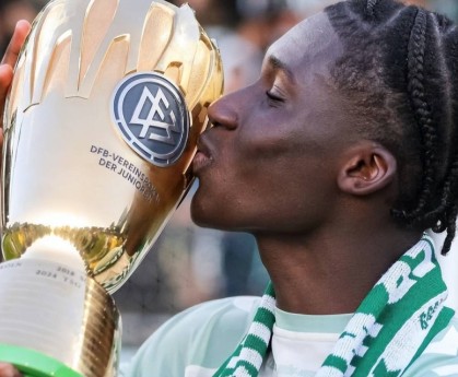 18岁德甲后防神童横空出世，开价高达4500万欧，5大欧洲豪门疯抢