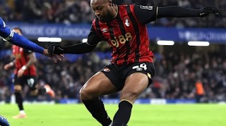 伊劳拉否认塞门约转会曼城，坚称还会继续为伯恩茅斯出战