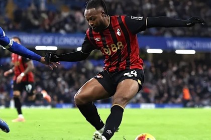 伊劳拉否认塞门约转会曼城，坚称还会继续为伯恩茅斯出战