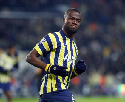 欧罗巴周四焦点战：匈牙利班霸死磕苏超劲旅，费伦茨主场能否驯服流浪者？